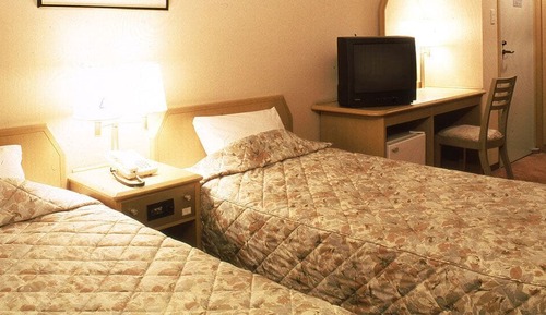 Habitación básica con 2 camas individuales