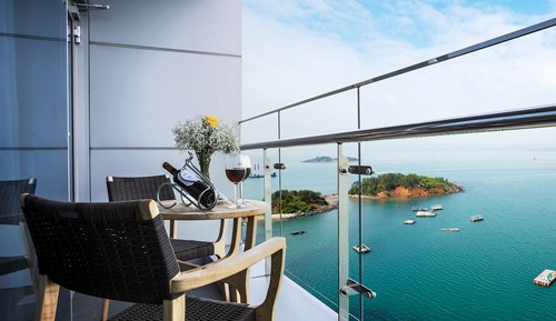 [Sweet Suite Package] Hidden Suite - Chicken, Shrimp & Ricotta Cheese Salad + 2 Highballs