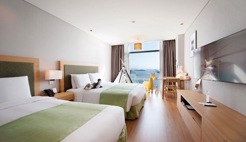 [Kids-vacation PKG] Kids Premium Twin Room - Breakfast for 2 Adults & 1 Child + House Kit(per night)