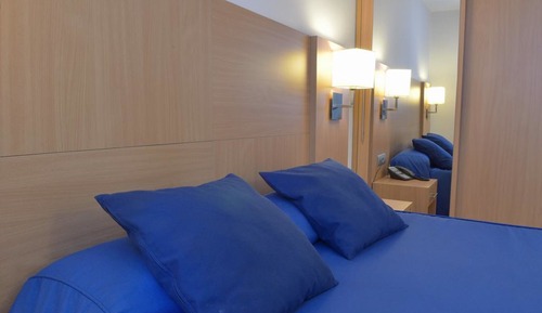 Habitación superior con 1 cama doble o 2 individuales
