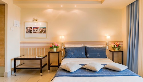 Superior Family Room, Partial Sea View