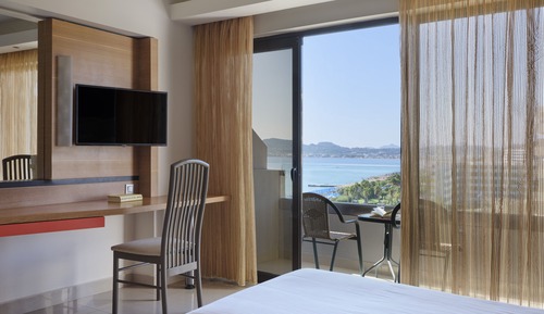 Habitación doble, vistas parciales al mar