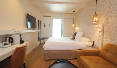 Habitación exclusiva, 1 cama de matrimonio grande con sofá cama, no fumadores (with Sofabed)