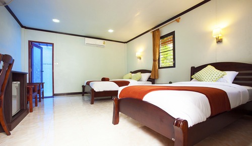 Habitación triple Deluxe (Family Bungalow Air-Condition)
