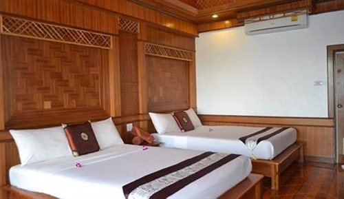 Family Pool Bungalows