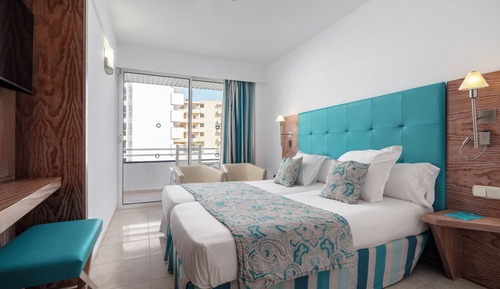 Habitación doble de uso individual, balcón, vistas parciales al mar