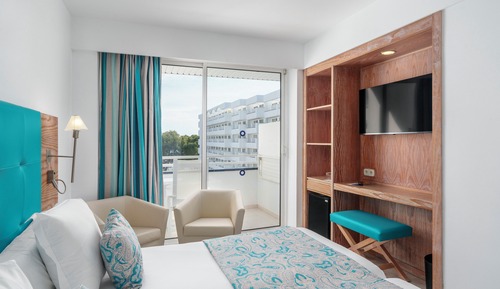 Habitación doble, balcón, vistas al mar (2 Adults + 1 Child)