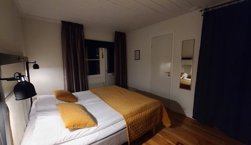 Habitación básica con 1 cama doble o 2 individuales