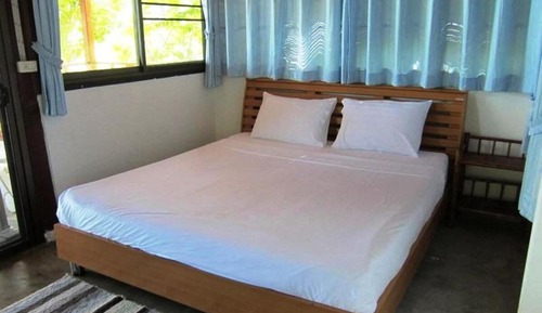 Beachfront Deluxe Family Bungalow