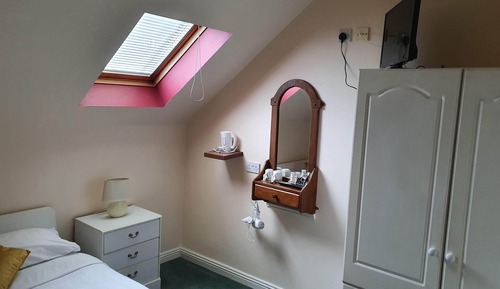 Habitación doble, baño privado (RM 7)