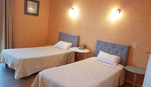 Habitación con 2 camas individuales
