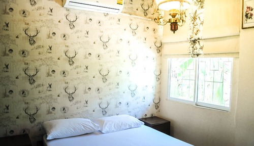 Family Room 7 Bed Rooms