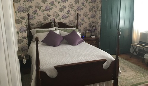 Liza's Room With Shared Bath