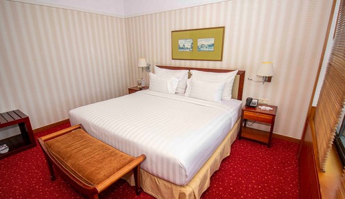 Plaza Club Suite