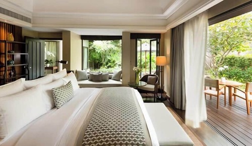 Beachfront Layan Pool Villa