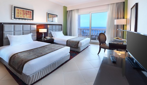 02 Bedroom Suite Sea and Pool View