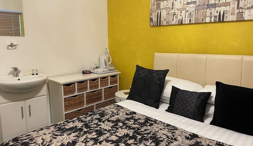 Habitación doble, baño privado (Room 8)