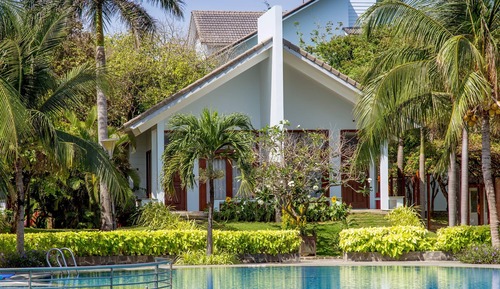 Bungalow Deluxe, vistas a la piscina