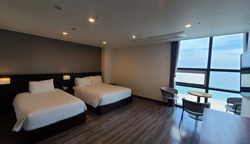 Habitación familiar con 2 camas individuales, vistas al mar (Assigned upon Check-In)
