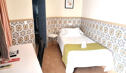 Habitación individual, baño privado, en una planta alta