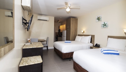 Double Studio: 2 Double Beds 