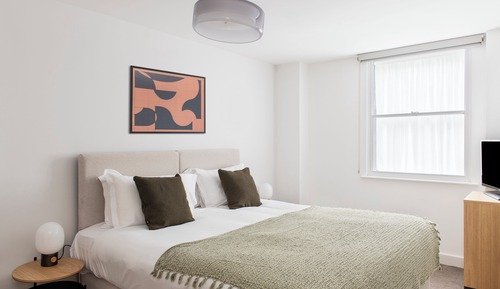 One Bedroom Apartment Plus