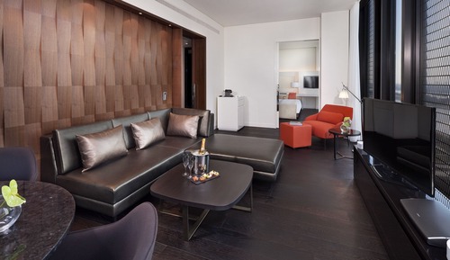 Master Suite The Level