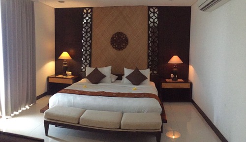 Three-Bedroom House With Garden View