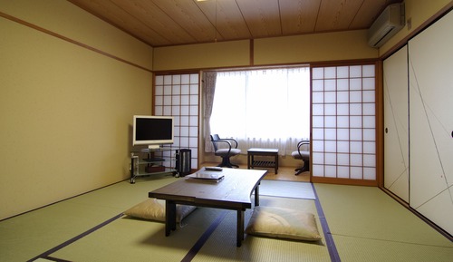 Habitación superior, varias camas, baño compartido (for 2-4 people)