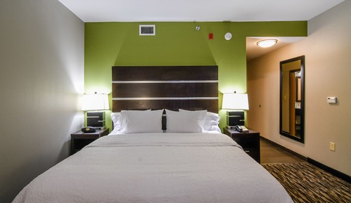 Habitación, 1 cama de matrimonio grande, frigorífico y microondas