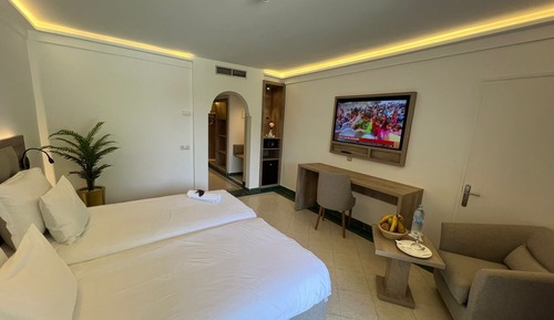 Habitación estándar con 2 camas individuales, vistas a la piscina