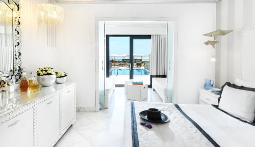 Habitación familiar, piscina privada, vistas al mar