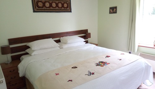 Habitación con 1 cama doble o 2 individuales, baño privado