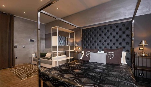 Loft, en edificio anexo (One French Bed)