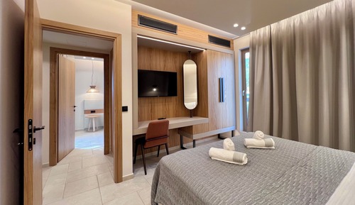 Executive Suite With Private Pool