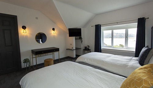 Habitación con 1 cama doble o 2 individuales, baño privado, vistas al mar