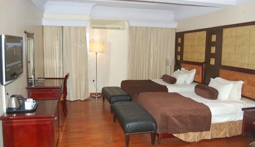 Habitación Deluxe, 2 camas individuales, baño privado, vistas a la ciudad
