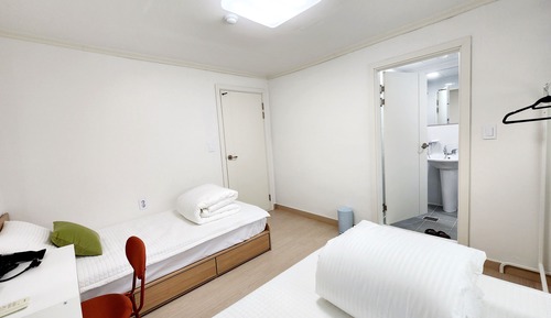 (Foreigners Only) Deluxe Twin Room