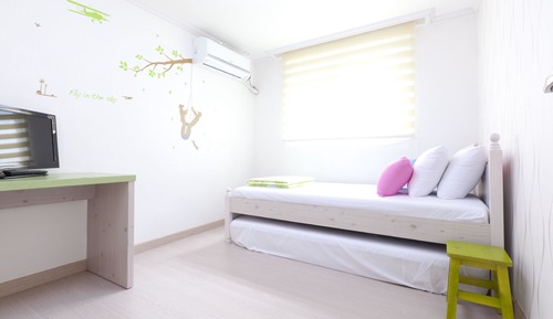 (Foreigners Only) Single Room