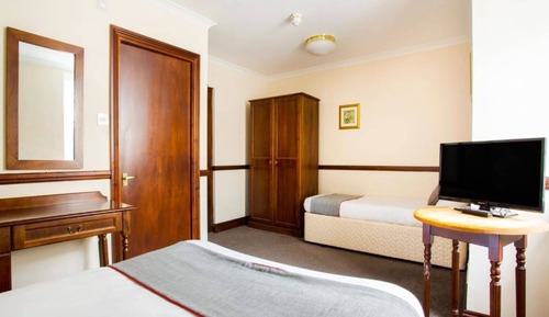 Habitación triple Deluxe, baño privado