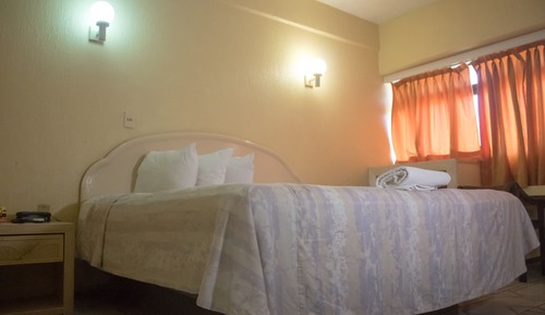 Habitación individual económica, 1 cama de matrimonio grande