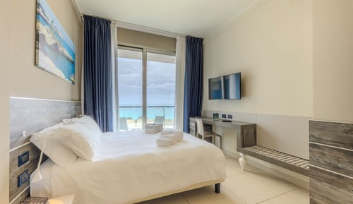 Habitación doble superior, balcón, vistas al mar