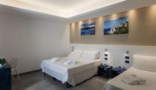 Habitación triple, en edificio anexo