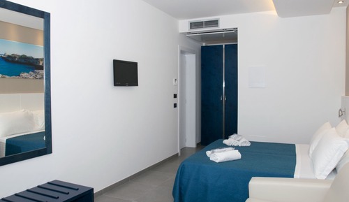 Habitación doble, en edificio anexo