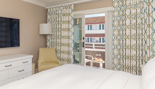 Habitación estándar, 1 cama de matrimonio grande, balcón (Town View King with Balcony)