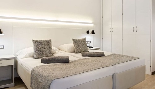 Apartamento superior, vistas parciales al mar (3 adults)