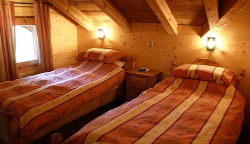 Habitación clásica con 2 camas individuales