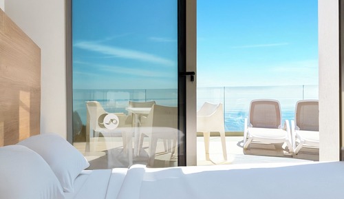 Classic One Bedroom Apartment High Floor with Sea View 1 Adult