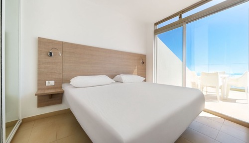 Premium One Bedroom Apartment High Floor with Sea View 1 Adult
