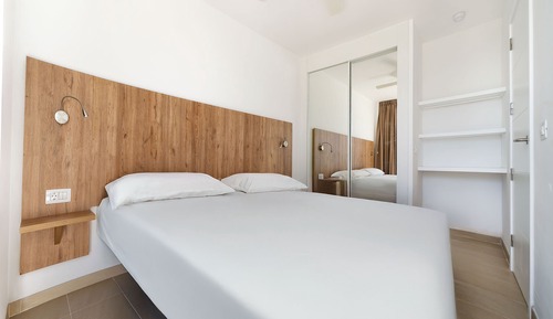 Classic One Bedroom Apartment with Balcony and Limited Sea View 3  Adults